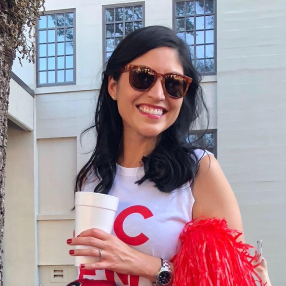 Meet your Posher, Jennifer - Picture 2 of 5